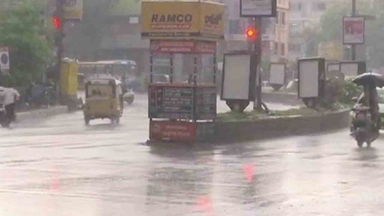 హైదరాబాద్‌లోని పలు ప్రాంతాల్లో వర్షం