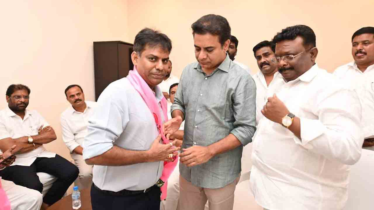 టీఆర్‌ఎస్‌లో చేరిన ప్రముఖ పారిశ్రామికవేత్త రవి కుమార్‌