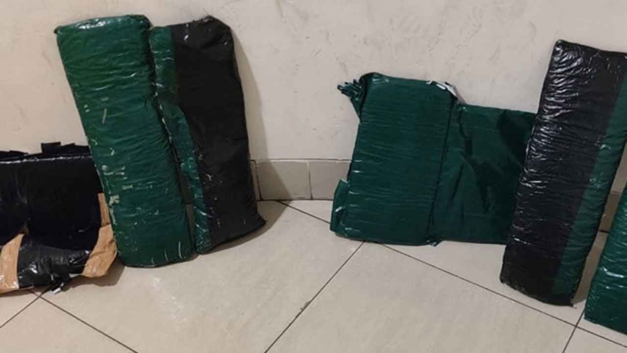 Heroin seize | ముంబై ఎయిర్పోర్టులో రూ.100 కోట్ల విలువైన హెరాయిన్ పట్టివేత