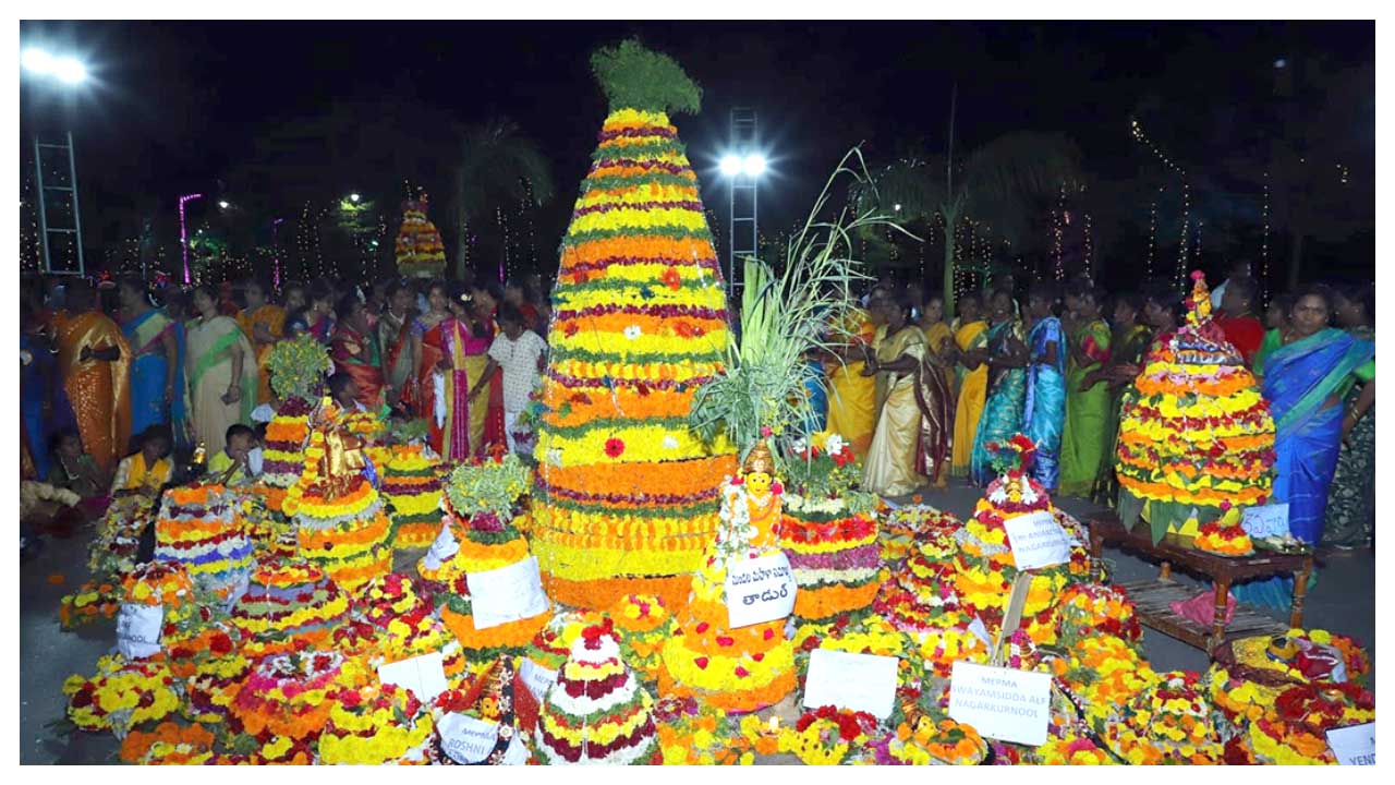 సద్దుల బతుకమ్మ సంబురం.. ఫొటో గ్యాలరీ