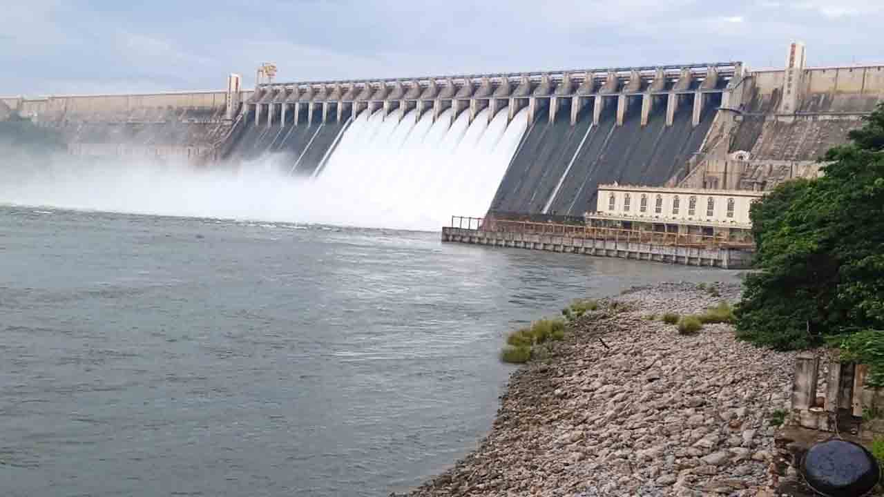 సాగర్‌ 10 గేట్ల ఎత్తివేత