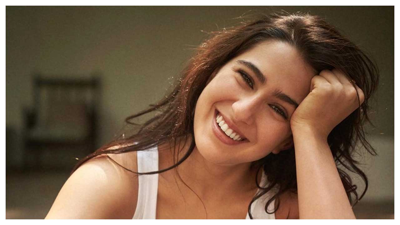Sara Ali Khan | సారా అలీ ఖాన్ క్యూట్ స్మైల్‌కు కుర్ర‌కారు ఫిదా..