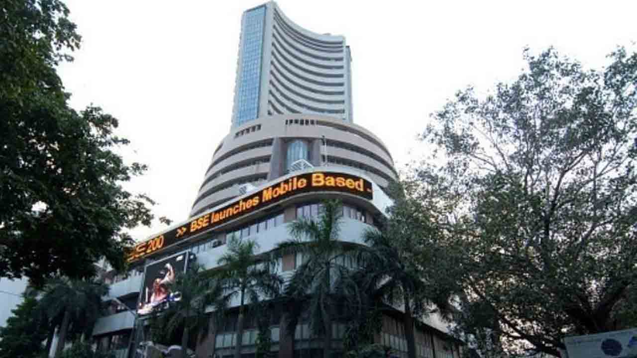 కొత్త సంవత్సరంలో ఫుల్‌ జోష్‌.. లాభాల్లో ముగిసిన స్టాక్‌ మార్కెట్లు