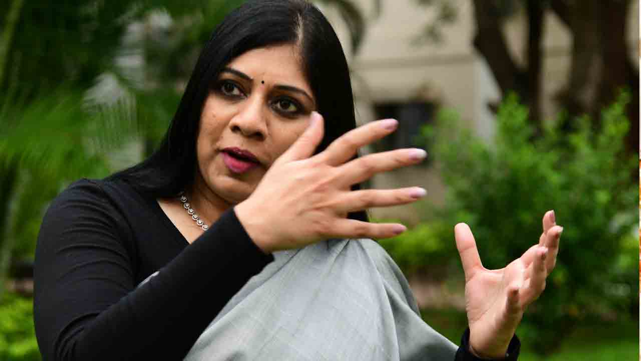 మా ఆసరా కోసం ఎవరూ ఎదురు చూడని రోజొకటి రావాలి..