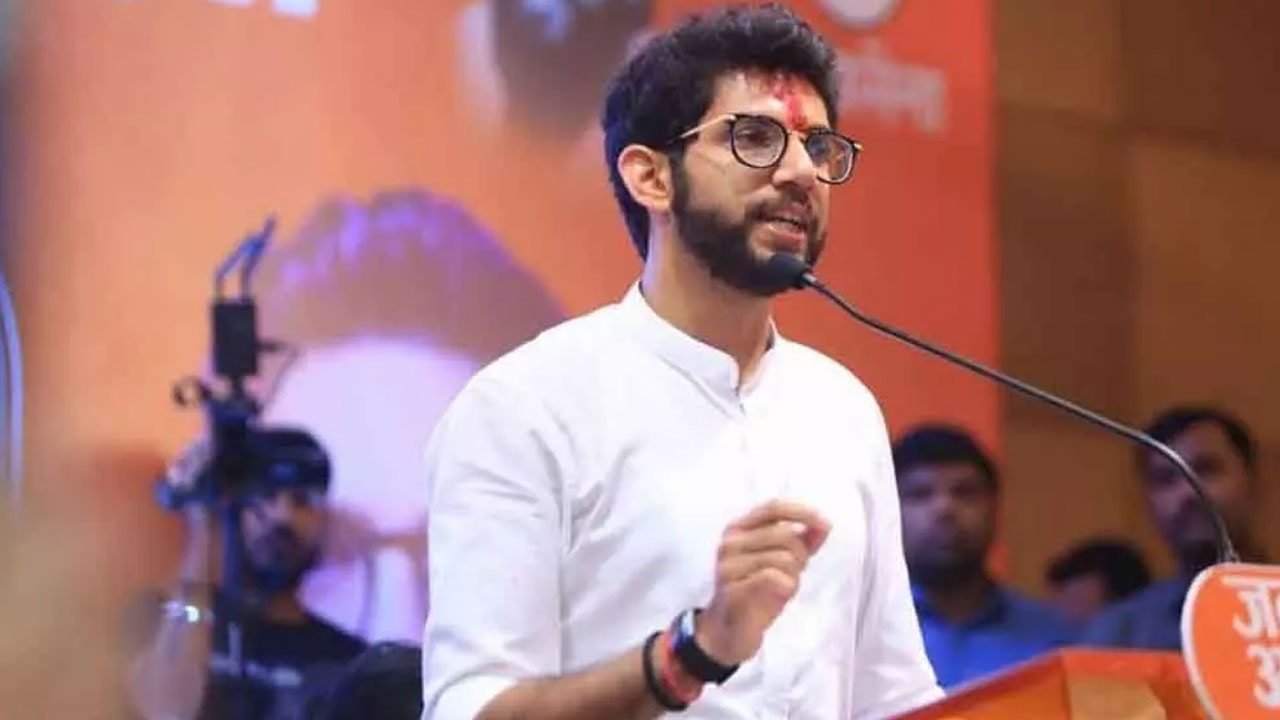 ద్రోహులు చేసిన నీచమైన పని.. శివసేన గుర్తు స్తంభనపై ఆదిత్య థాకరే ట్వీట్