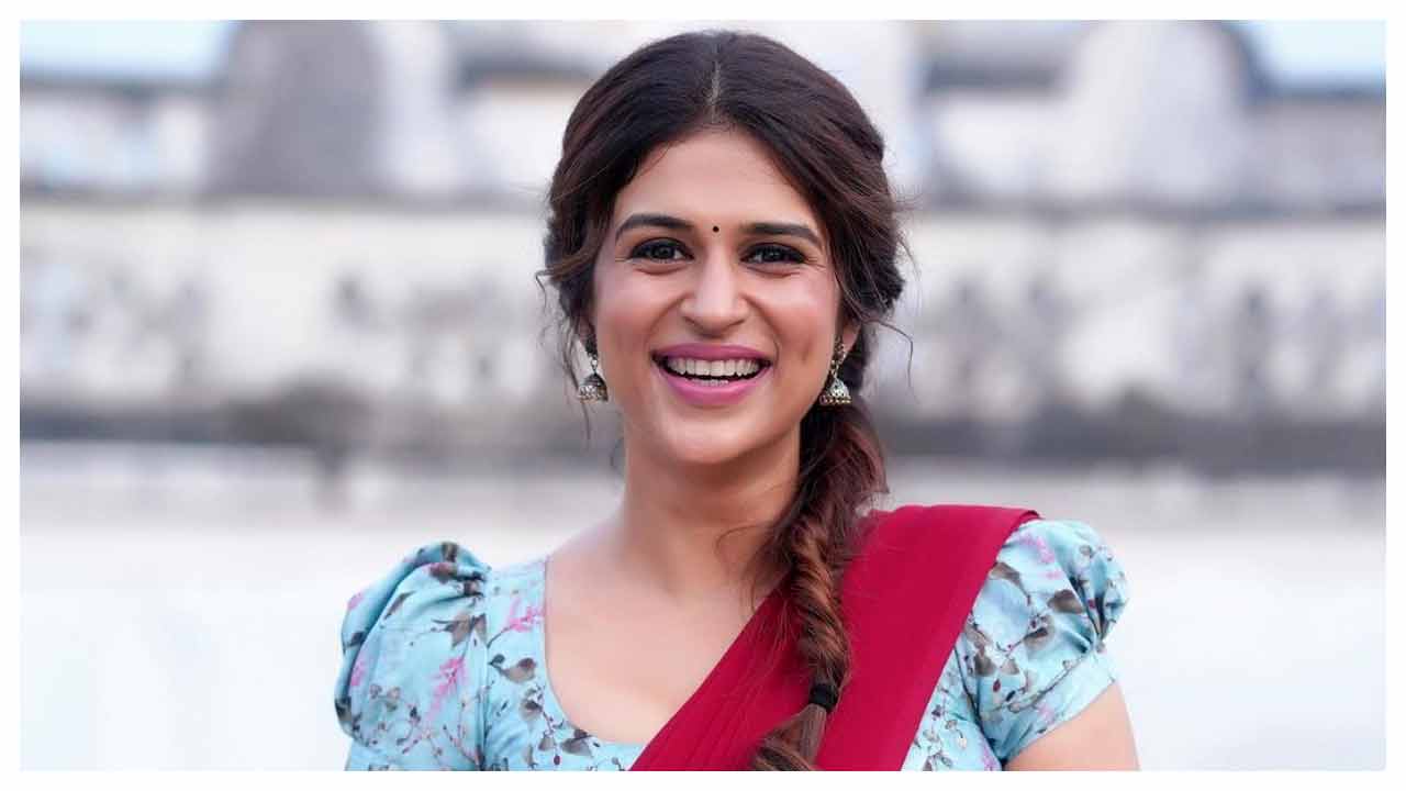 Shraddha Das | చిరునవ్వుతో అలరిస్తున్న శ్రద్ధా దాస్..