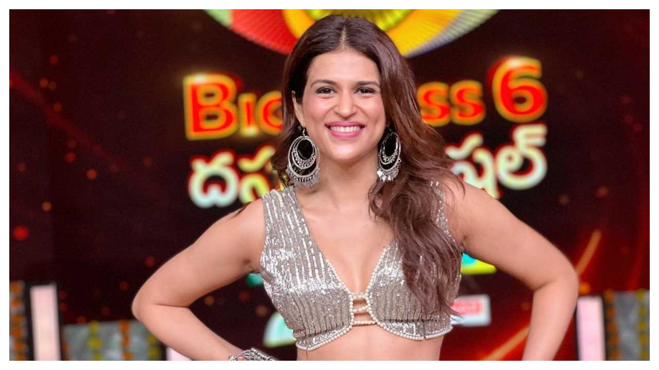 Shraddha Das | చిరునవ్వుతో ప్రేక్షకుల హృదయాలు కొల్లగొడుతున్న శ్రద్ధా దాస్..