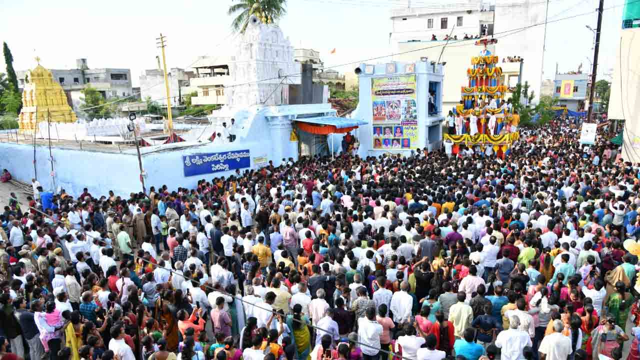 కమనీయం.. శ్రీశాల వెంకన్న రథోత్సవం