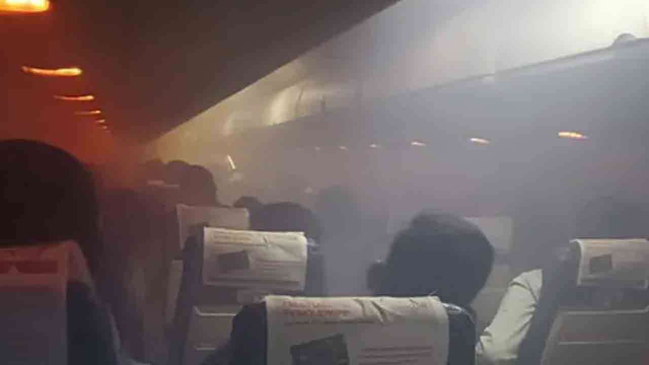 స్పైస్‌జెట్ విమానం క్యాబిన్‌లో పొగలు… ఆ సంస్థను హెచ్చరించిన డీజీసీఏ