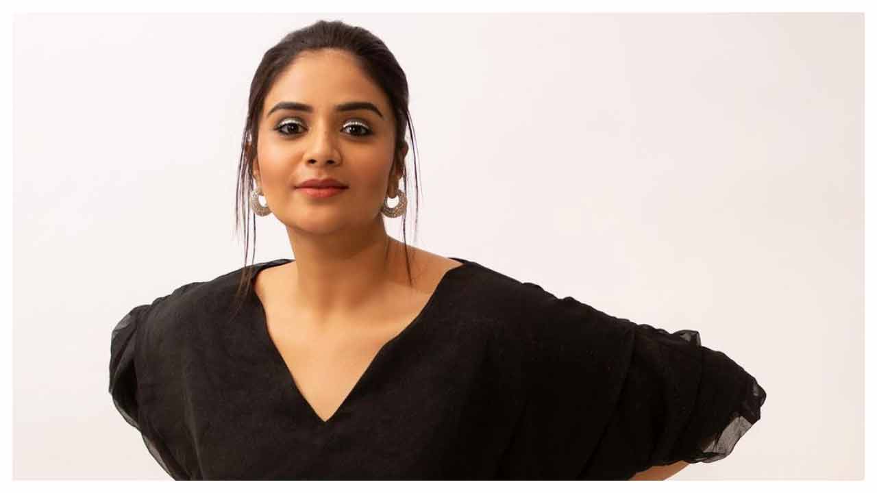 Sreemukhi | బ్లాక్‌ డ్రెస్‌లో శ్రీముఖి గ్లామర్‌ షో..