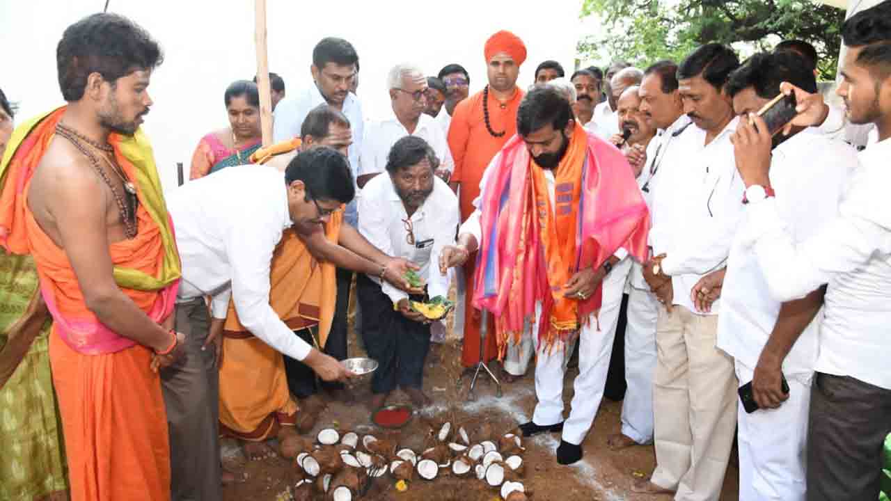 బసవేశ్వరుడి చరిత్ర చదివితే ప్రతి ఒక్కరిలో గొప్ప మార్పు : శ్రీనివాస్‌గౌడ్‌