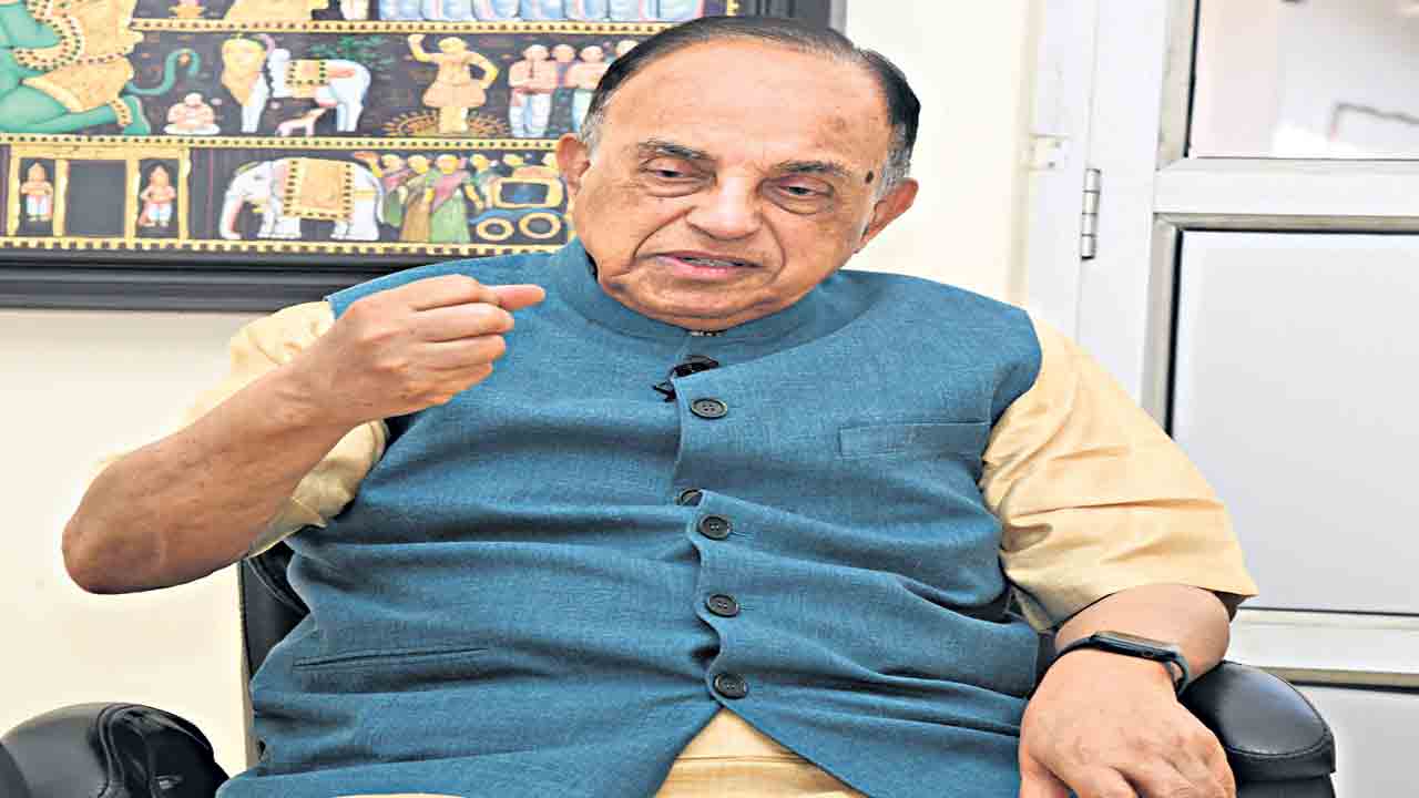 ప్రధాని మోదీ అజ్ఞాని.. 2016 నుంచే ఆర్థిక పతనం: సుబ్రహ్మణ్యస్వామి