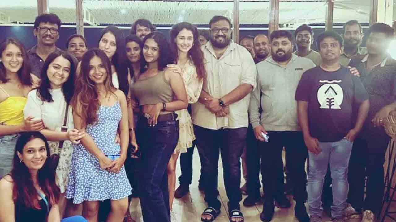 Suriya 42 | ఫొటోతో దిశాపటానీ, డైరెక్టర్ శివ టీం సూర్య 42 మూవీ అప్డేట్