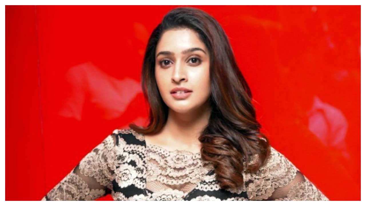 Tanya Ravichandran | క్యూట్ లుక్‌లో తాన్య రవిచంద్రన్..