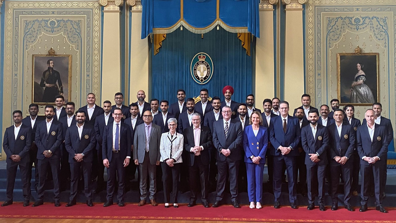 Team India | మెల్‌బోర్న్‌లో భారత జట్టును కలిసిన గవర్నర్.. ఫొటోలు షేర్ చేసిన బీసీసీఐ