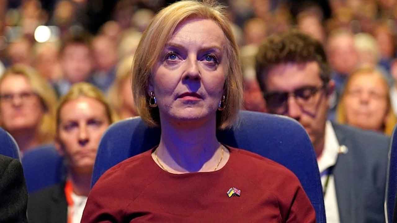 పన్నుల తగ్గింపు విషయంలో యూటర్న్.. ప్రజలకు క్షమాపణలు చెప్పిన బ్రిటన్ ప్రధాని