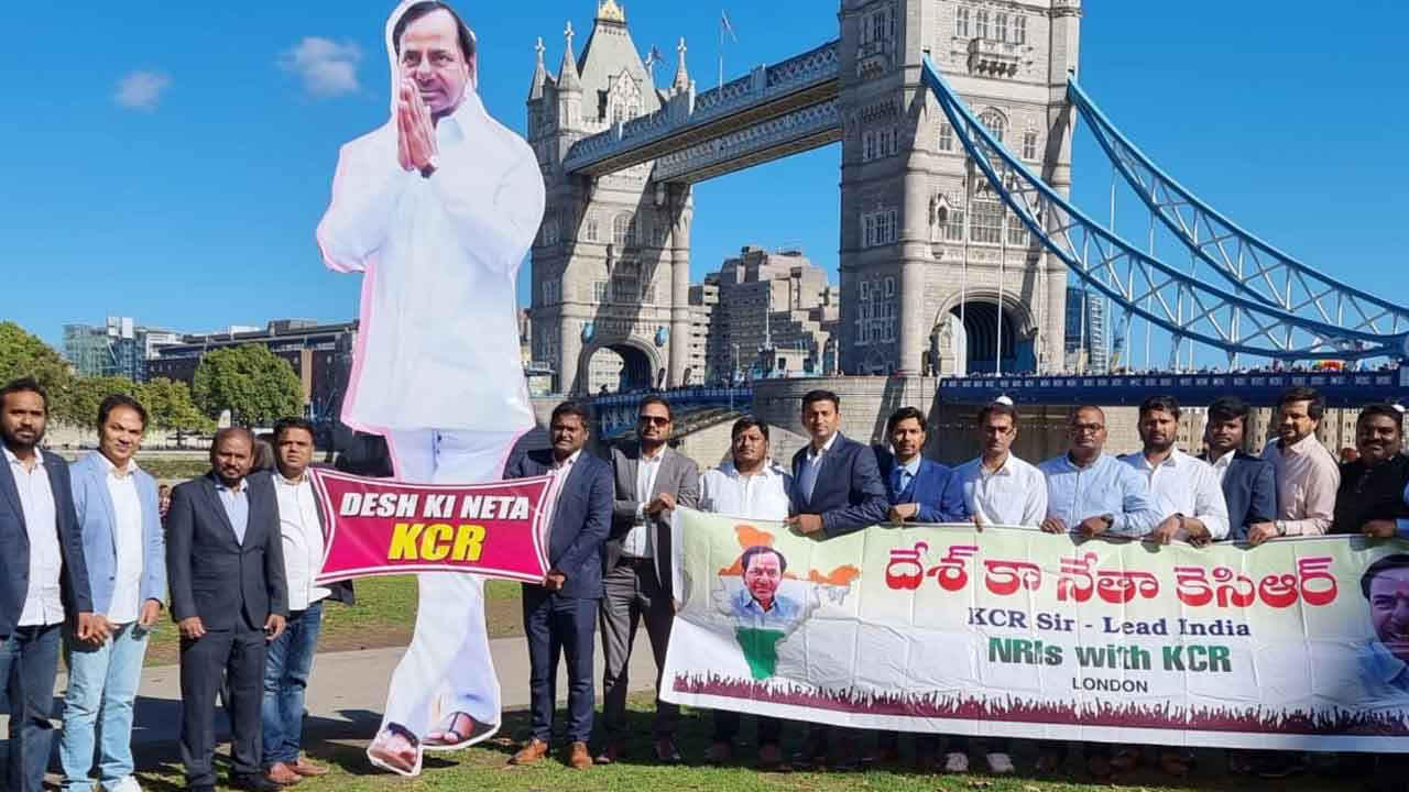 UK NRIs on CM KCR | కేసీఆర్ జాతీయ పార్టీ నిర్ణయాన్ని స్వాగతిస్తున్నాం.. యూకే ఎన్నారైలు