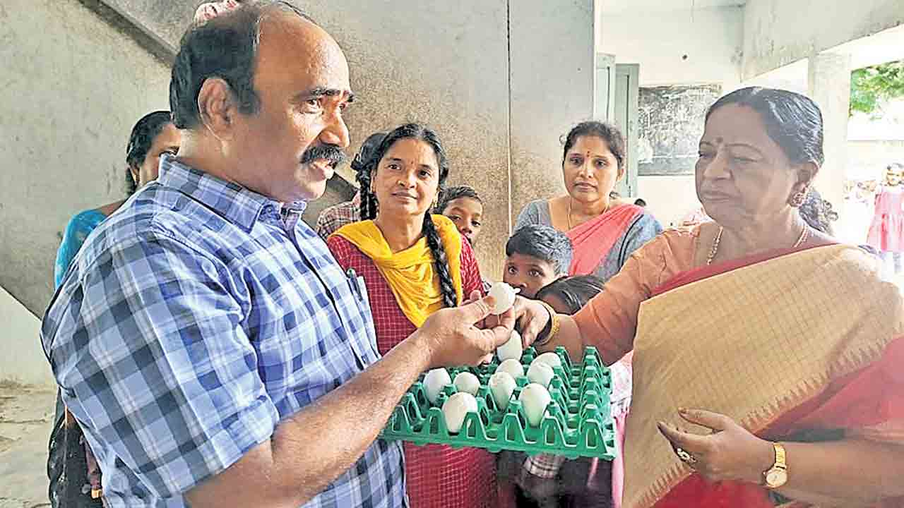 విద్యార్థులకు నాణ్యమైన భోజనం పెట్టాలి