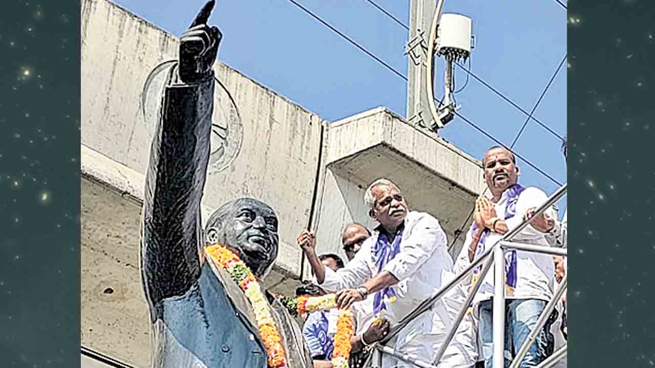 బాబాసాహెబ్‌కు నివాళి ..