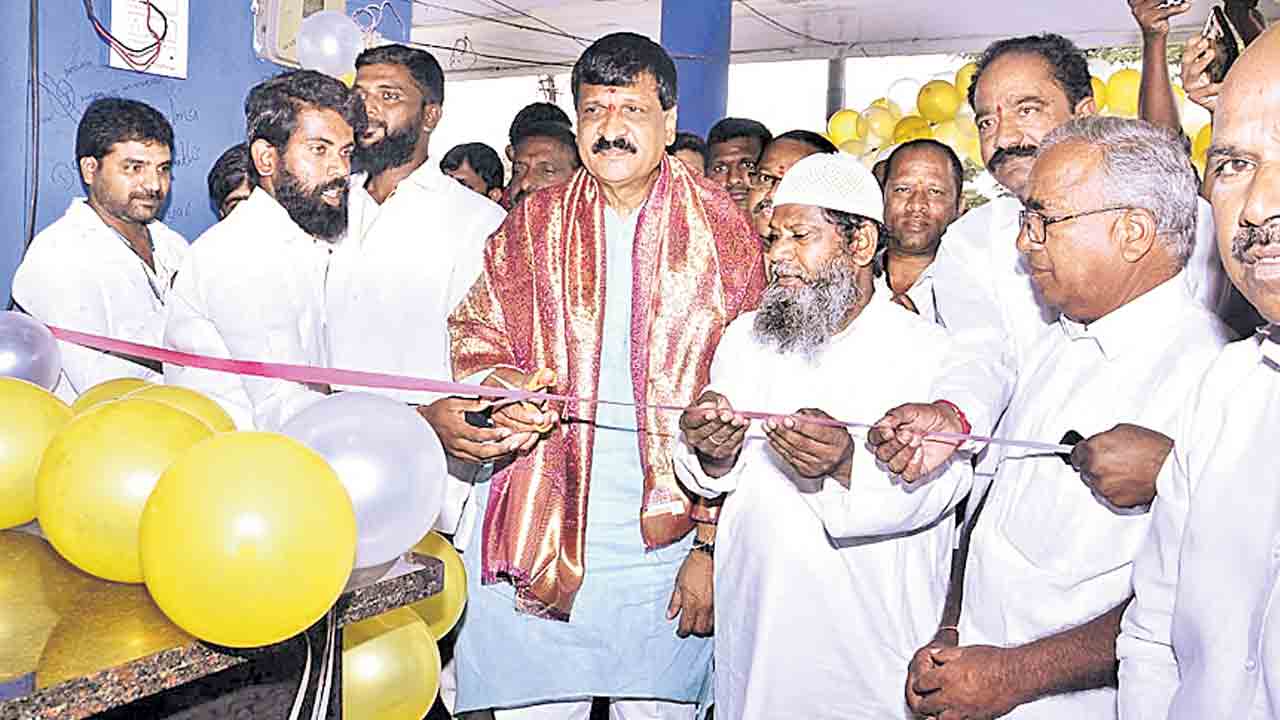 దళిత బంధుతో ఆర్థికంగా ఎదగండి