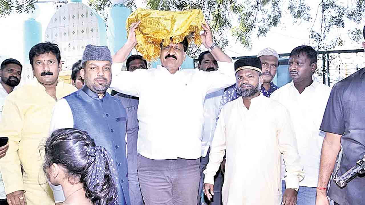 మైనారిటీల అభివృద్ధికి ప్రభుత్వం కృషి