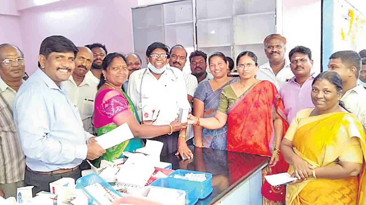 ఉచిత వైద్య శిబిరాలు.. మందుల పంపిణీ