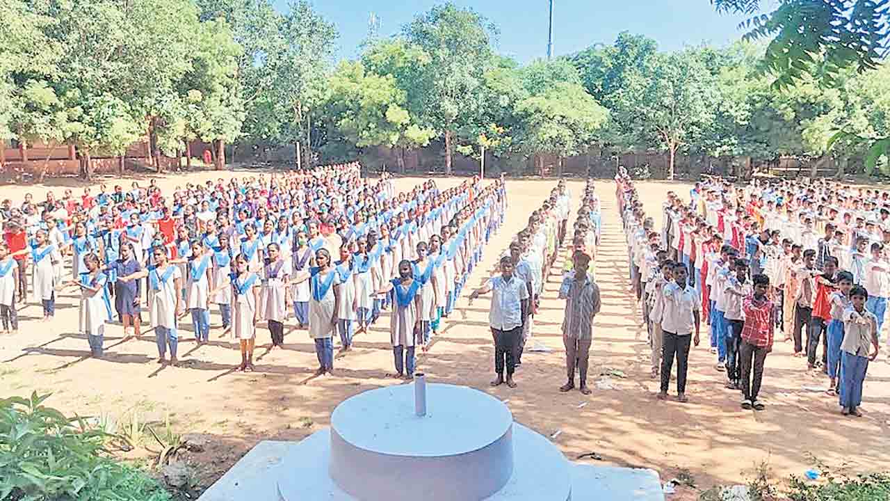 పచ్చదనం ఒడిలో చదువులమ్మ బడి