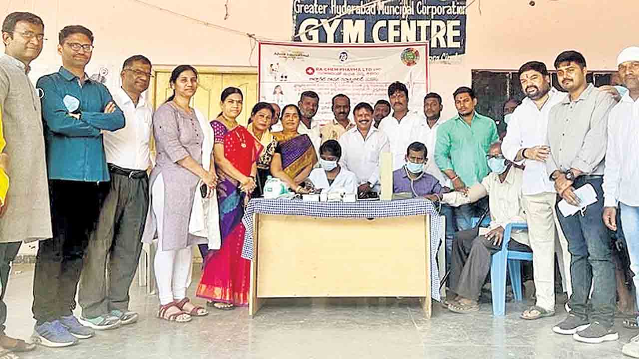 ఉచిత వైద్య శిబిరం.. మందుల పంపిణీ