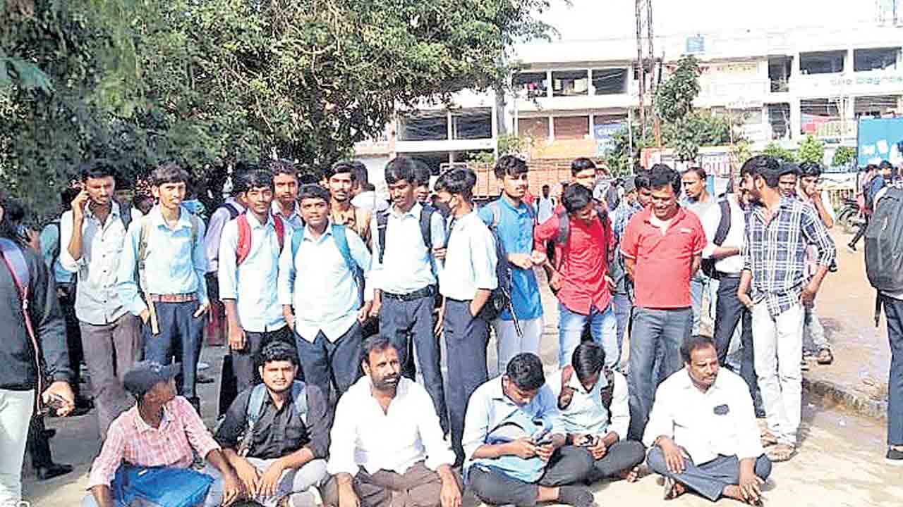 ఆర్టీసీ బస్సులను పునరుద్ధరించాలి