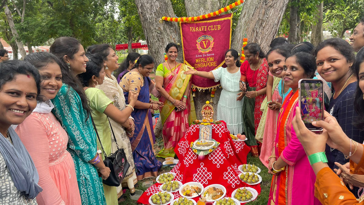 Karthika Vana Bhojanalu | సింగపూర్లో మెర్లయన్ వాసవి క్లబ్ కార్తీక వన భోజనాలు !