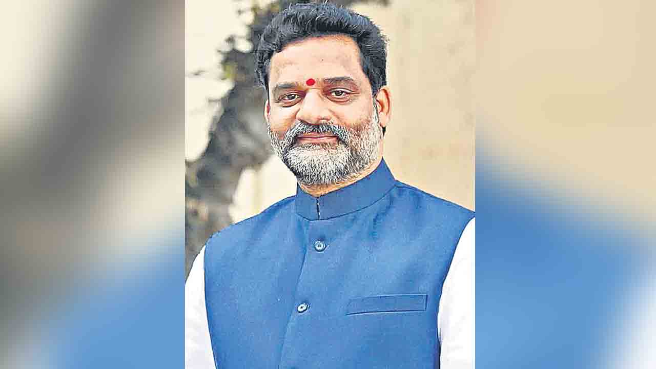 కడుపు నిండా కపటం.. నోటి నిండా అబద్ధం!