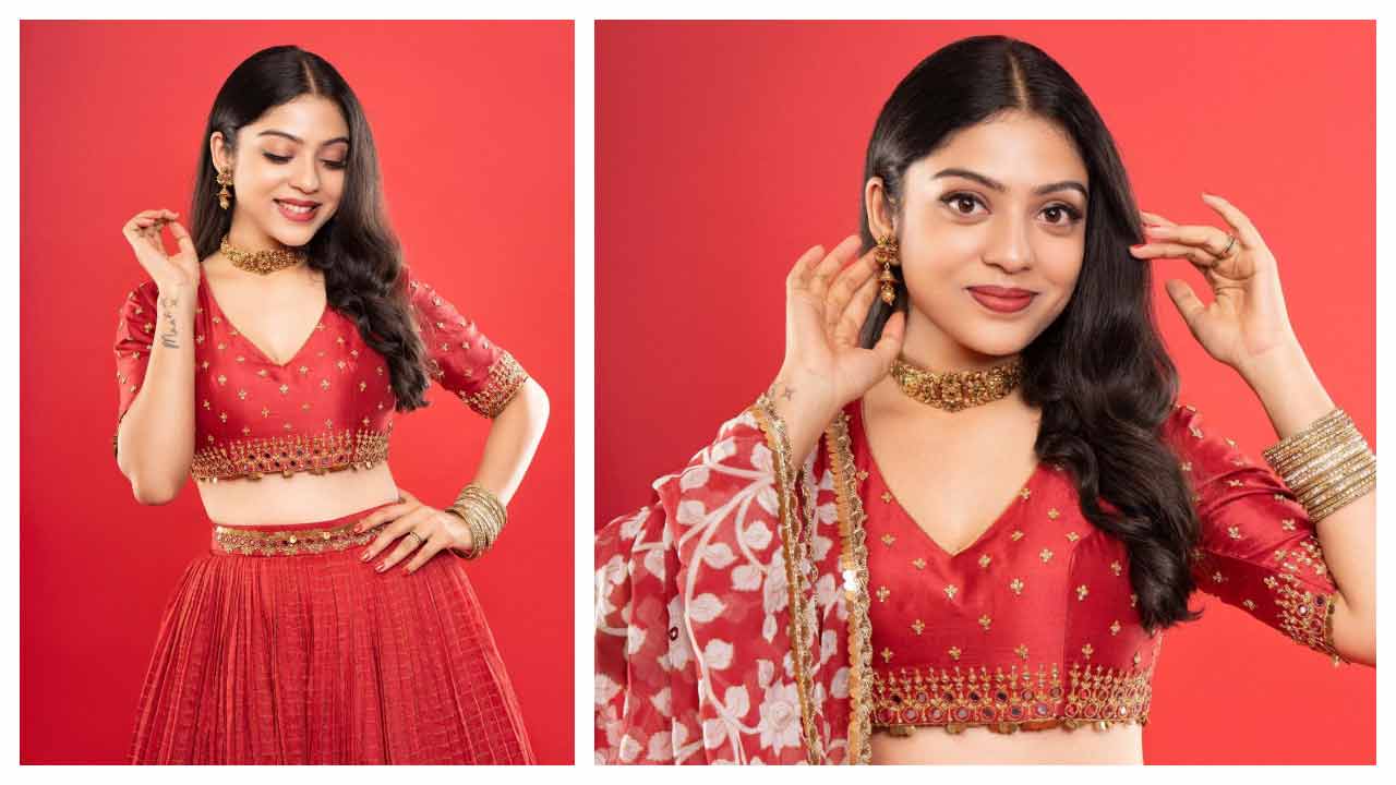 Varsha Bollamma | చిరునవ్వుతో చంపేస్తున్న వర్ష బొల్లమ్మ..