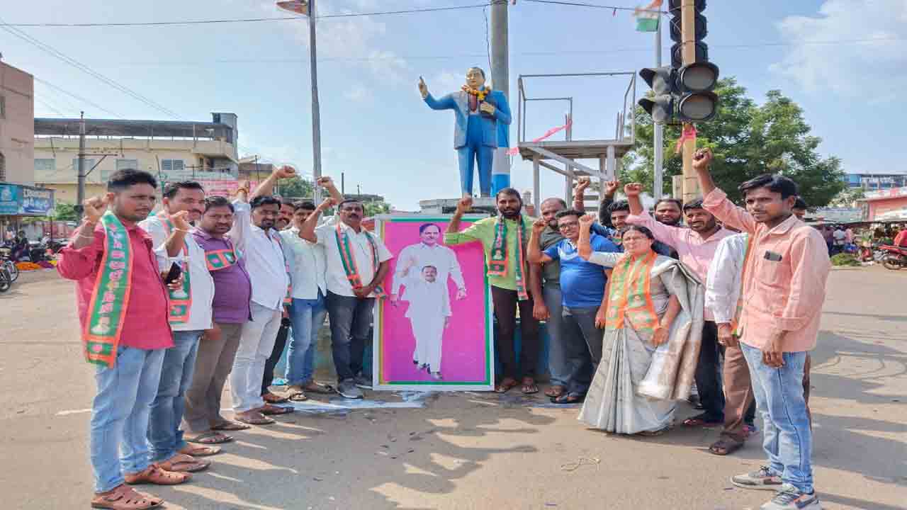 గిరిజనుల ఆత్మబంధువు సీఎం కేసీఆర్‌