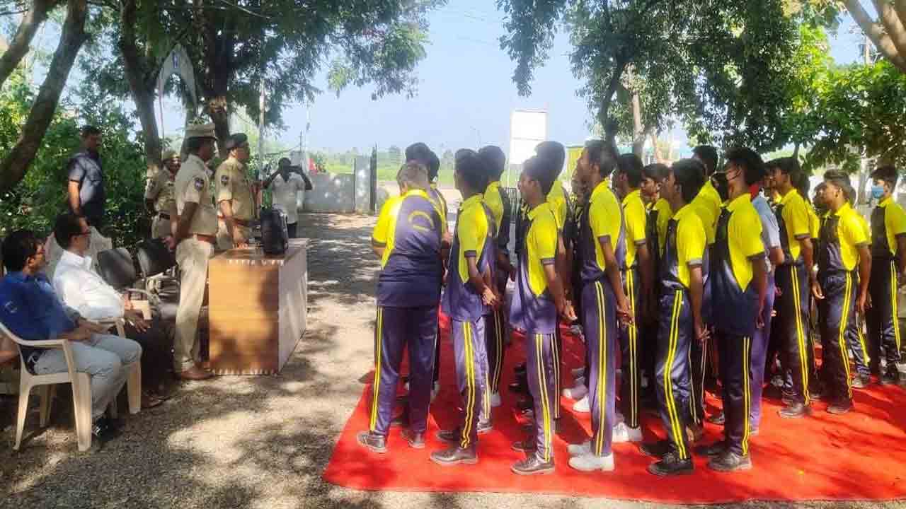 ‘పోలీస్‌స్టేషన్లలో ఓపెన్‌హౌస్‌