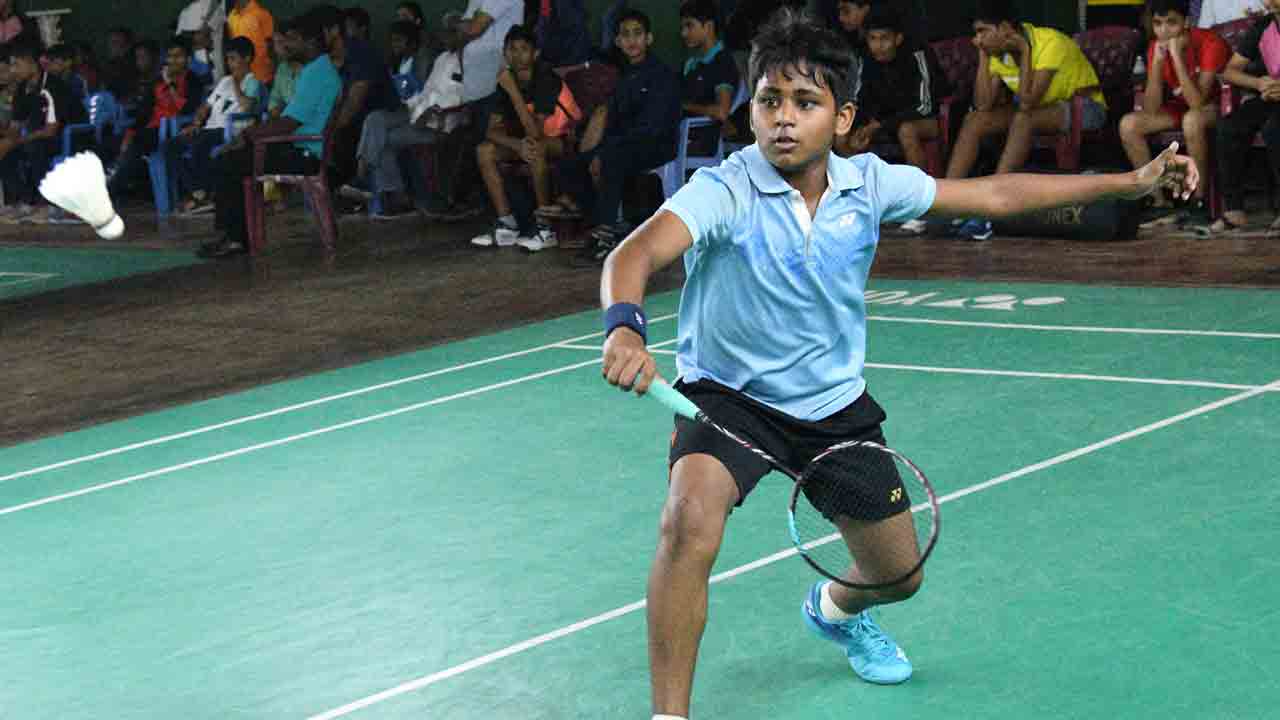 హోరాహోరీగా బ్యాడ్మింటన్‌ పోటీలు