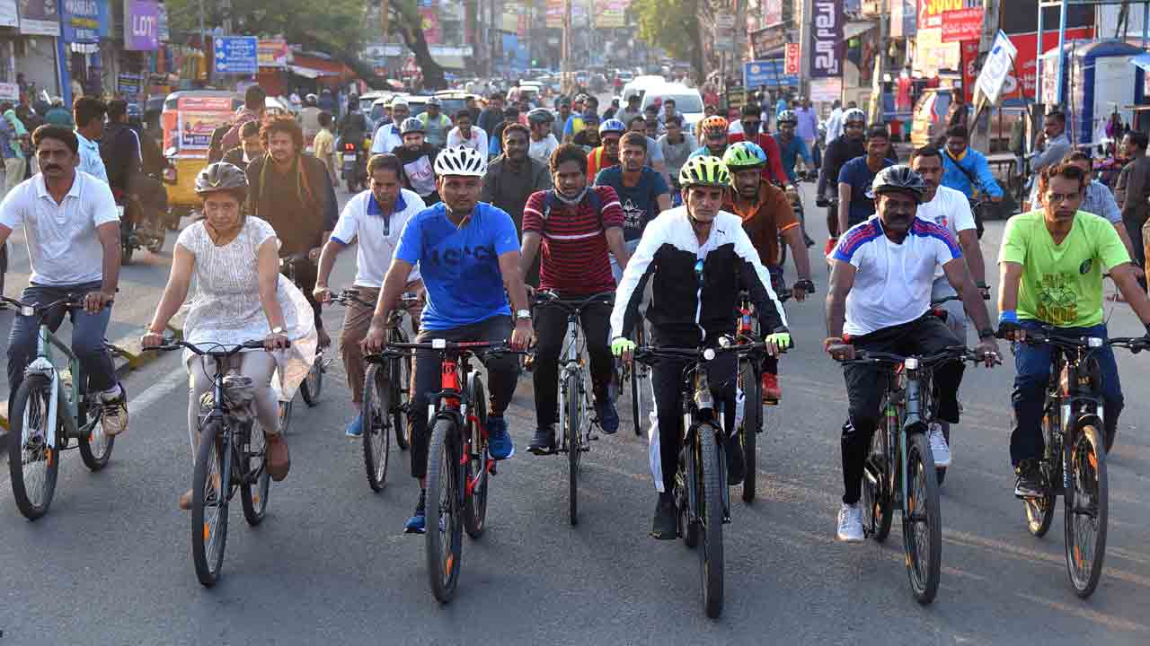 పోలీసు అమరవీరుల త్యాగాలు చిరస్మరణీయం