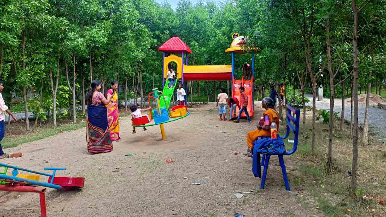 సొంతూరిపై మమకారం..అభివృద్ధికి సహకారం