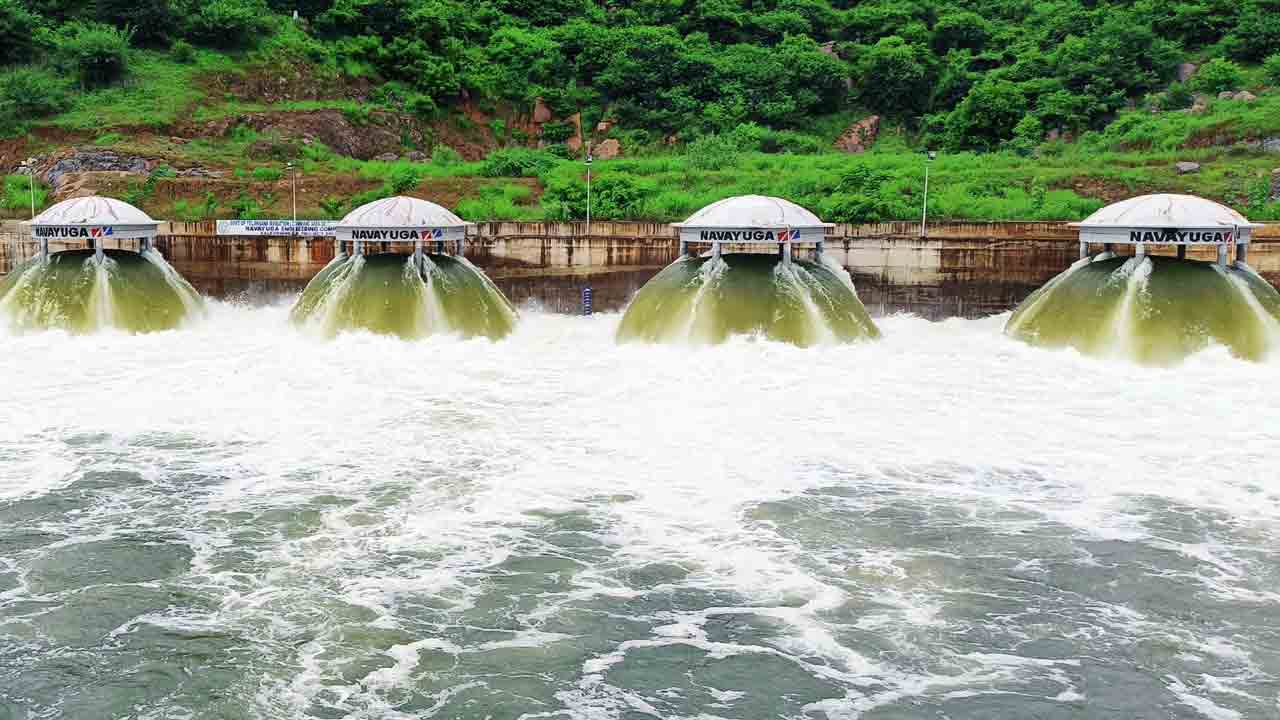 ప్రజలే తగిన బుద్ధి చెప్పాలె