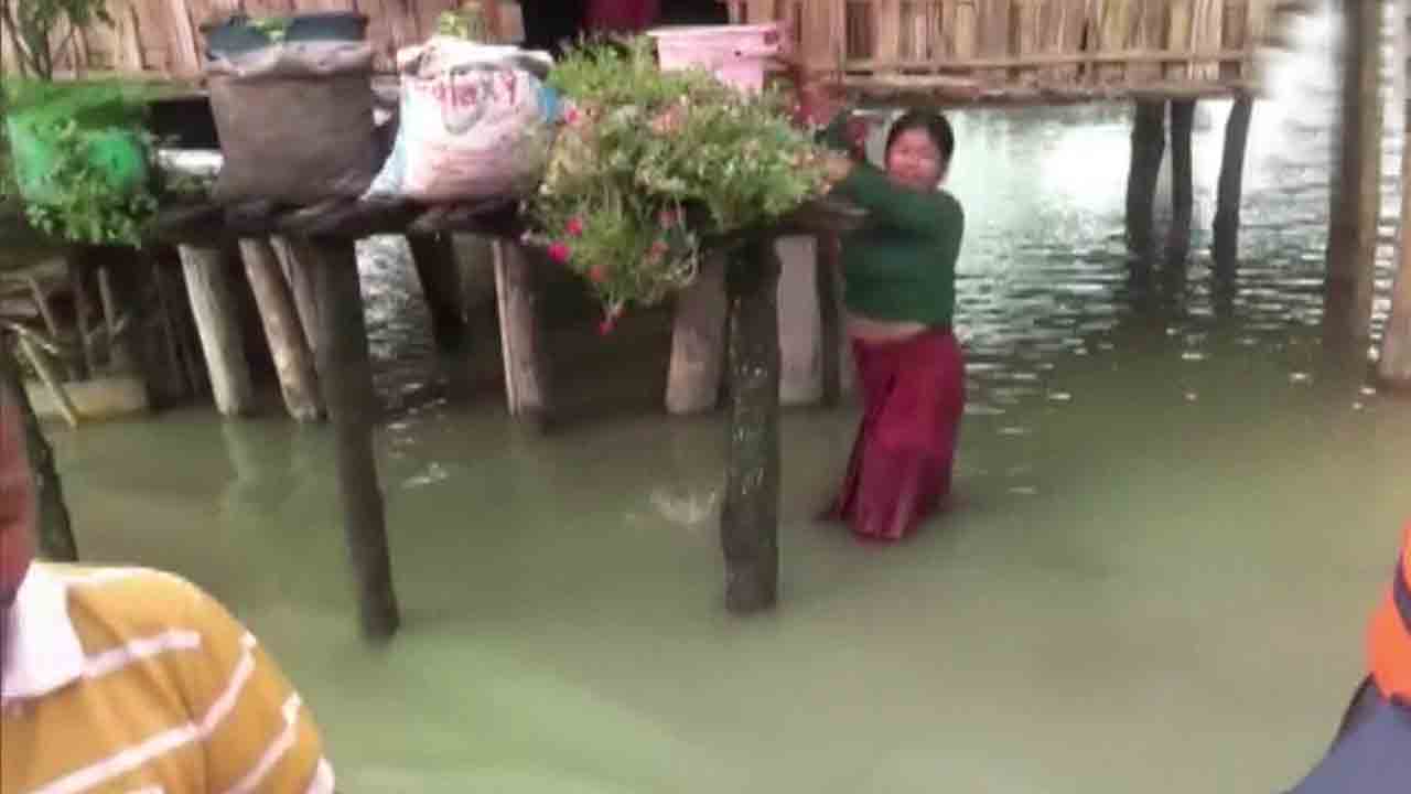 అస్సాంలో వరద బీభత్సం.. ప్రమాద స్థాయికి మించి ప్రవహిస్తున్న బ్రహ్మపుత్ర నది