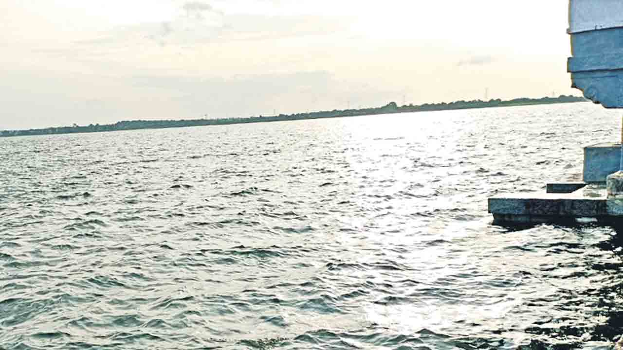 అలుగు పారిన ఆనందం