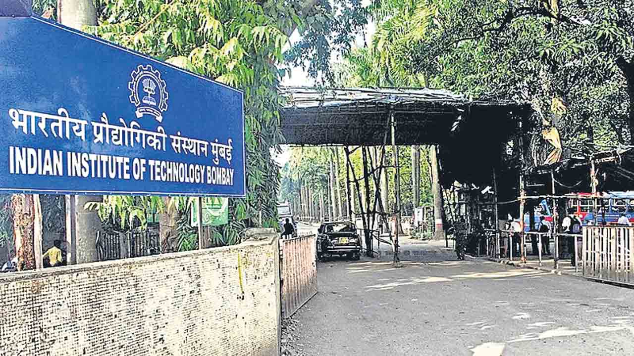 ఉద్యోగితలో ఐఐటీ బాంబే టాప్‌