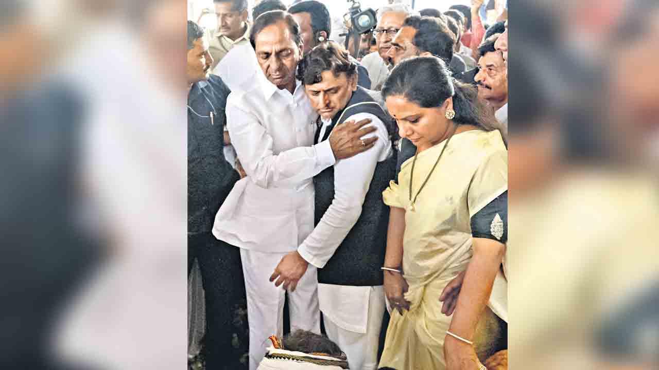 ములాయం అమర్‌ రహే..