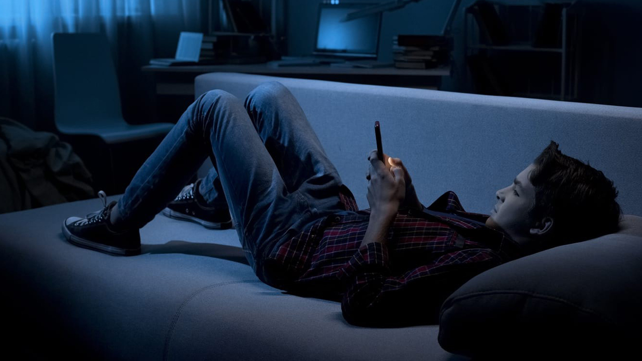 మీ పిల్ల‌లు ఫోన్‌లో ఏం చేస్తున్నారో ఎప్పుడైనా చూశారా? జాగ్ర‌త్త ప‌డండి