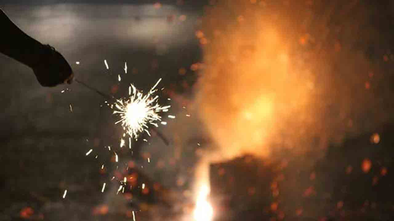 దీపావళి రోజున పటాకులు కాలిస్తే ఆరు నెలల జైలు..!