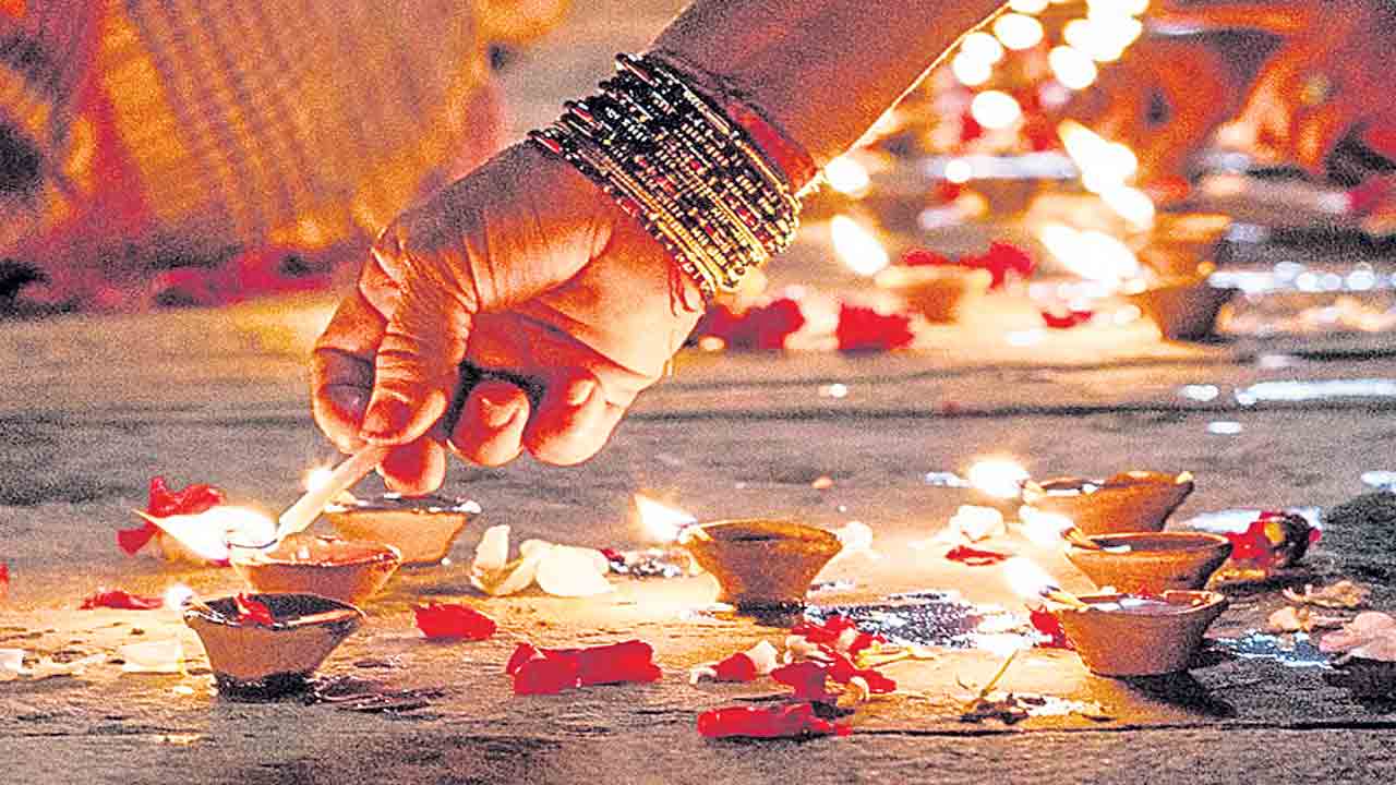 24న దీపావళి సెలవు