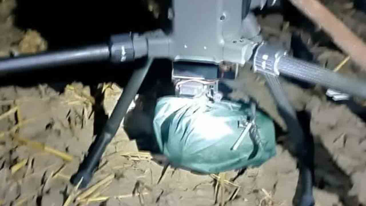 అమృత్‌సర్‌లో పాక్‌ డ్రోన్‌ కూల్చివేసిన బీఎస్‌ఎఫ్‌ జవాన్లు