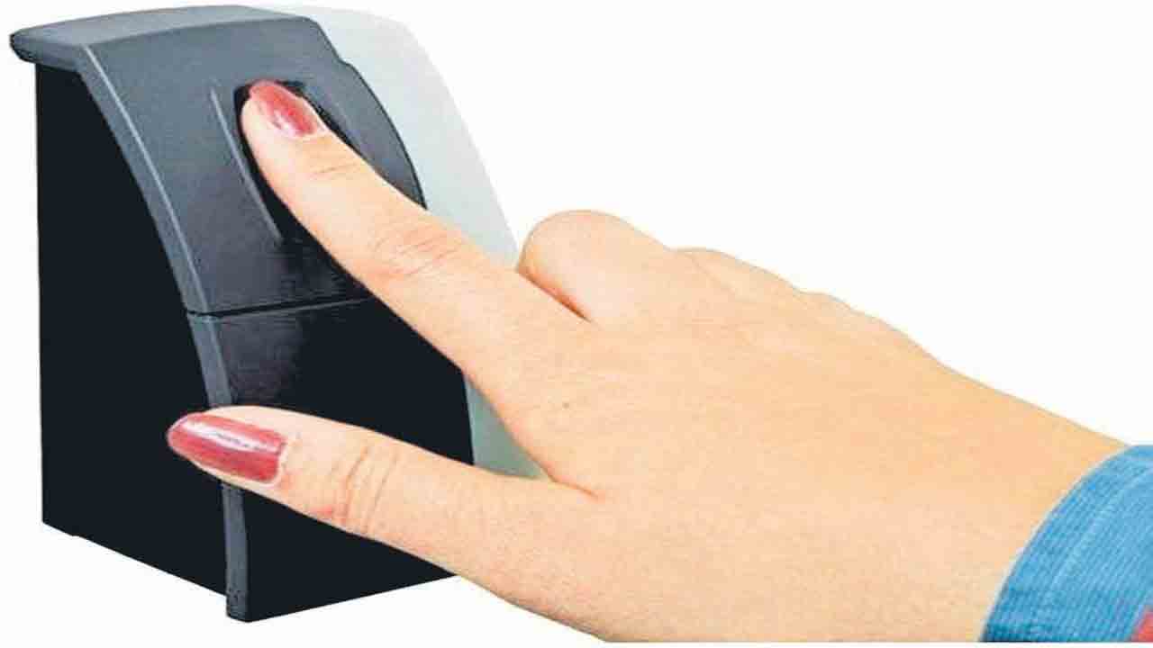 ఇక లేట్‌ కుదరదు.. విద్యాసంస్థల్లో బయోమెట్రిక్‌