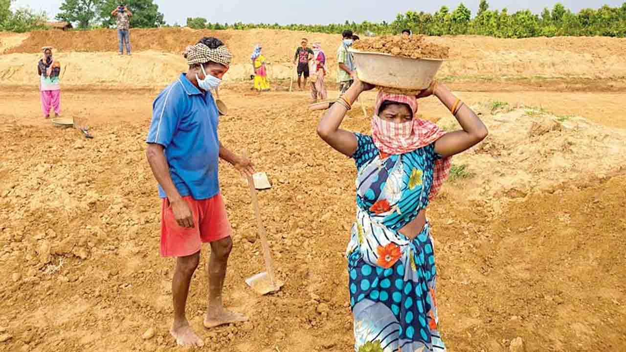 1.5 కోట్ల మందికి ‘ఉపాధి’ లేదు.. పని ఇచ్చేందుకు నిరాకరించిన కేంద్రం