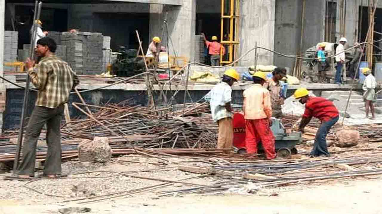 శ్రమజీవుల కుటుంబాలకు భరోసా
