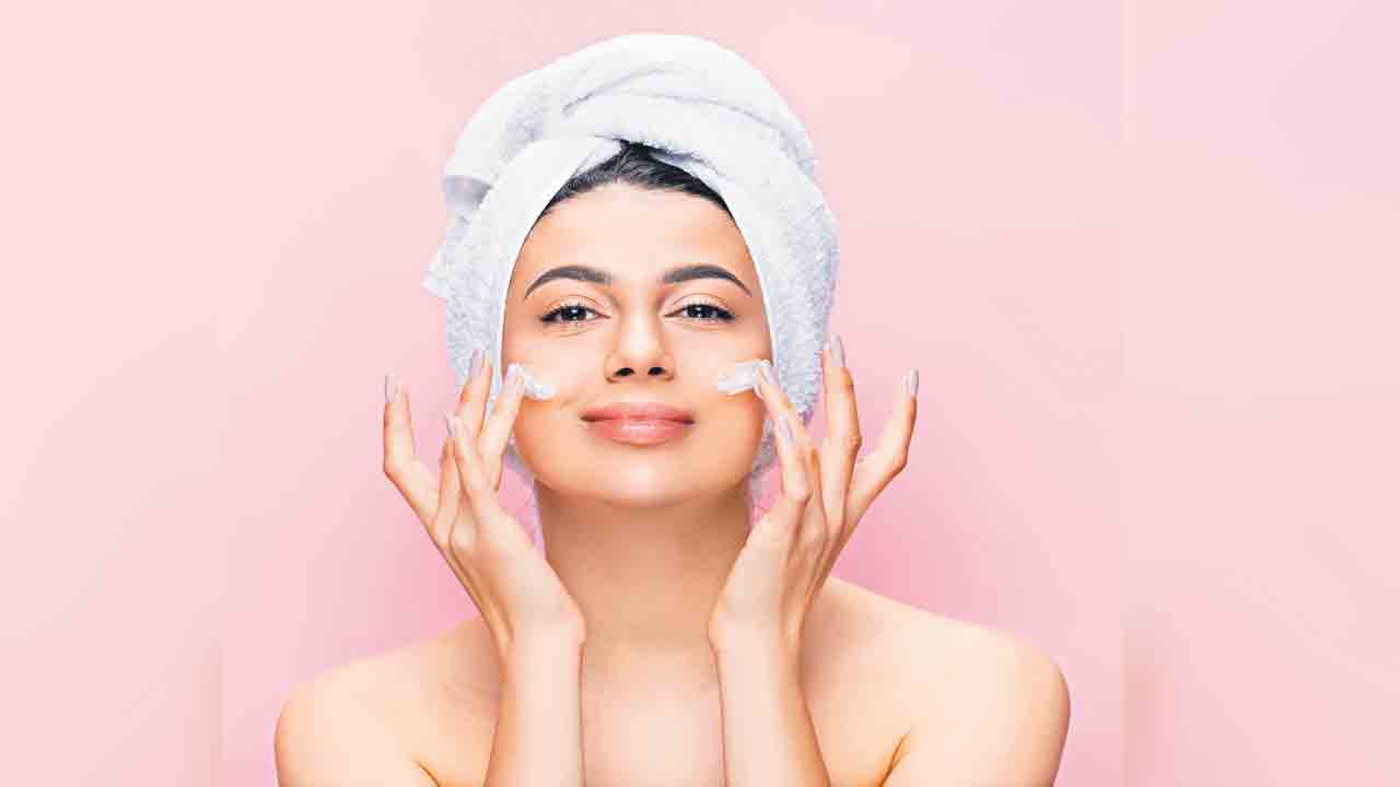 గ్లామర్‌ కోసం.. గాడిద పాలు!